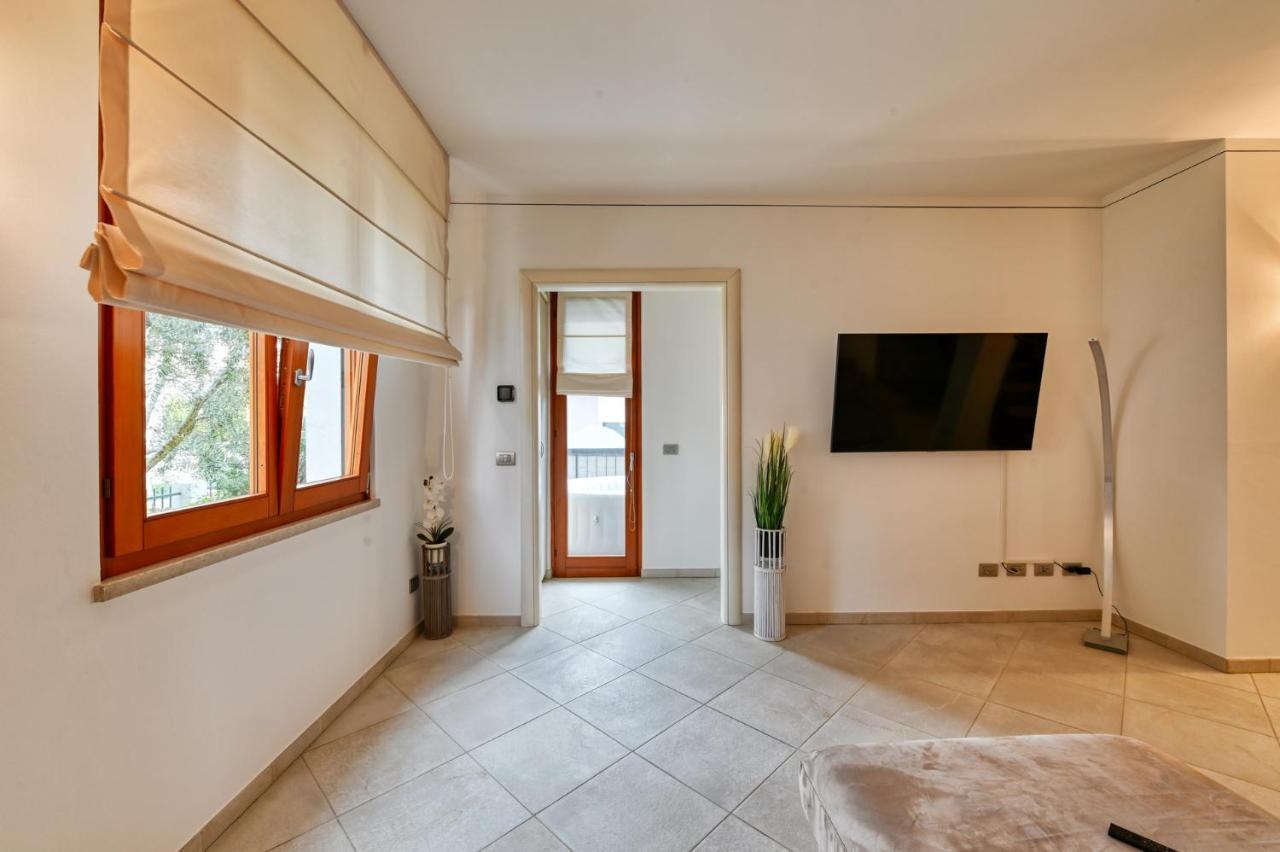 Pearl House - Sirmione Holiday - Jacuzzi Privata Ngoại thất bức ảnh